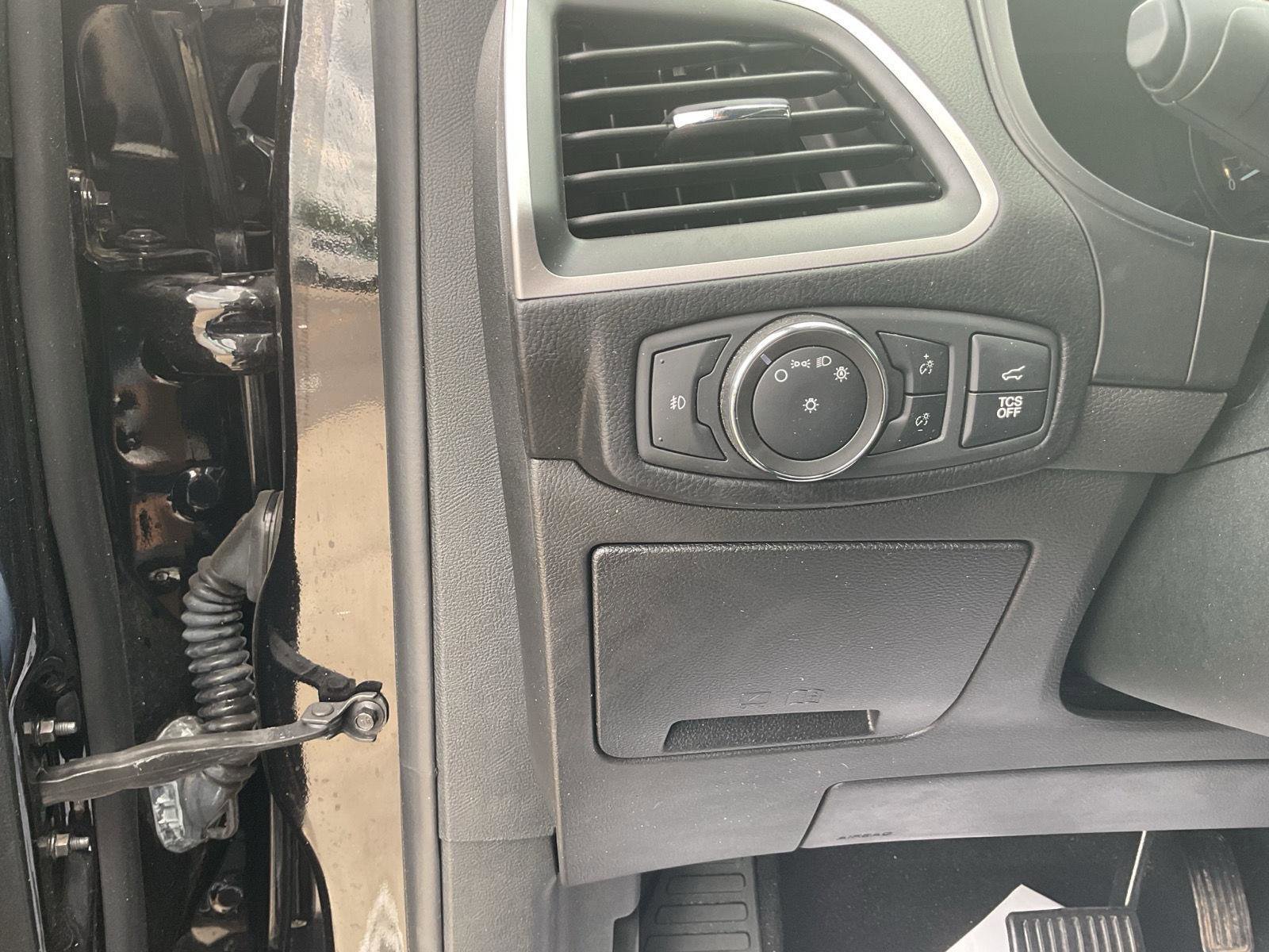 Used 2023 Ford Edge SEL w/ Sport Appearance Package image 11