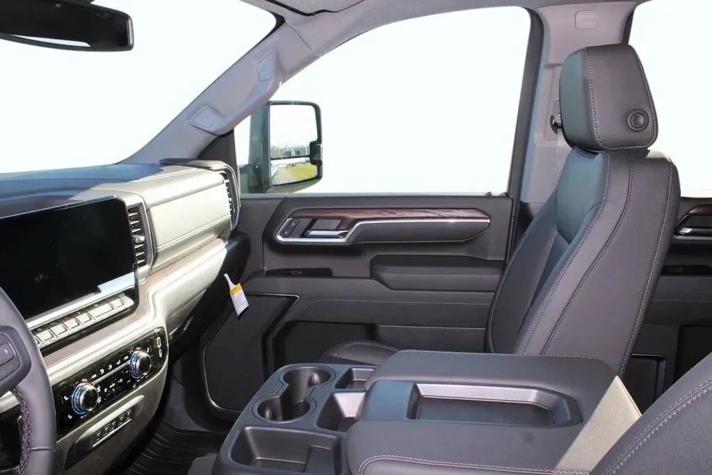 New 2026 GMC Sierra 3500 SLT image 12