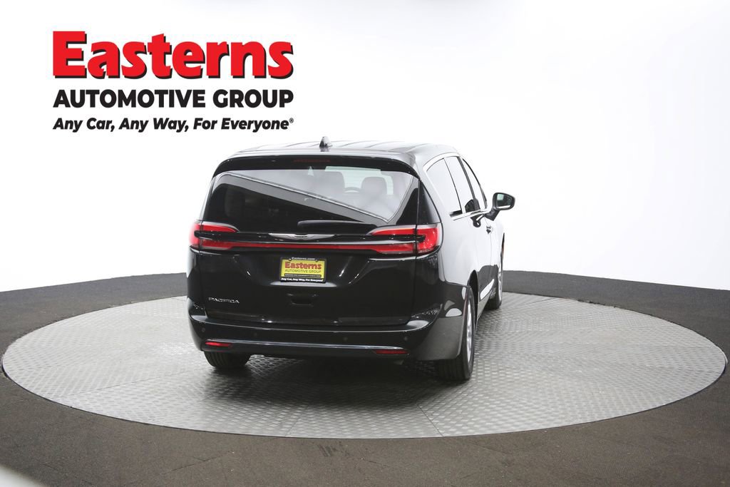 Used 2023 Chrysler Pacifica Touring-L image 37