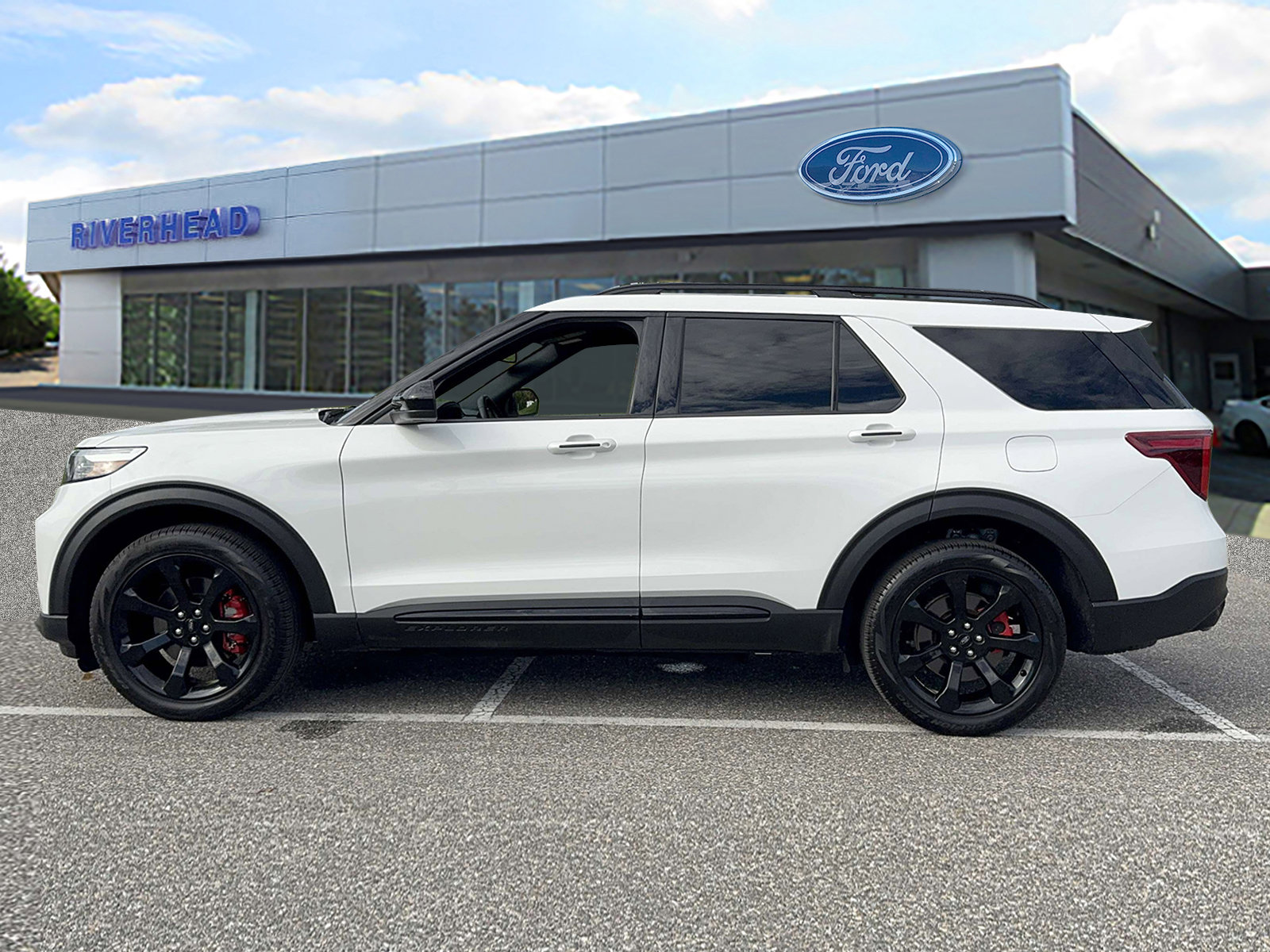 Certified 2022 Ford Explorer ST w/ ST Street Pack image 3