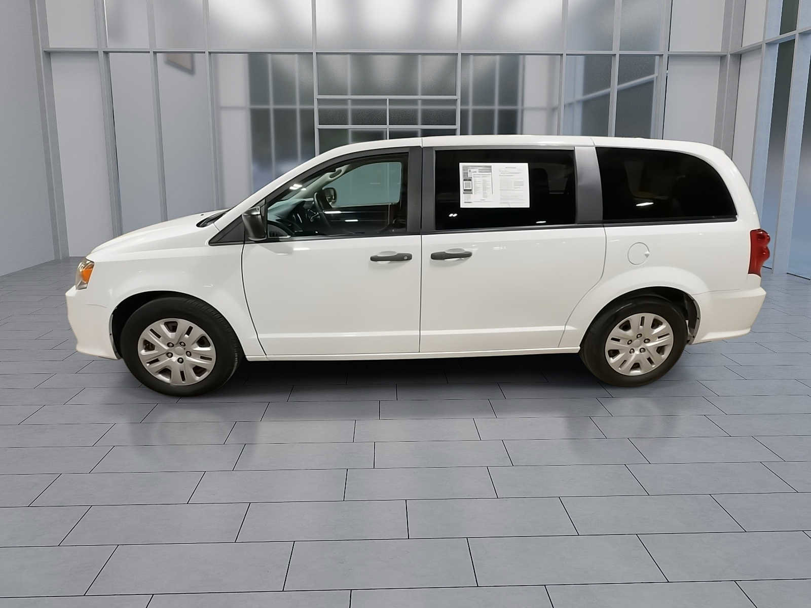 Used 2019 Dodge Grand Caravan SE w/ UConnect Hands-Free Group image 5