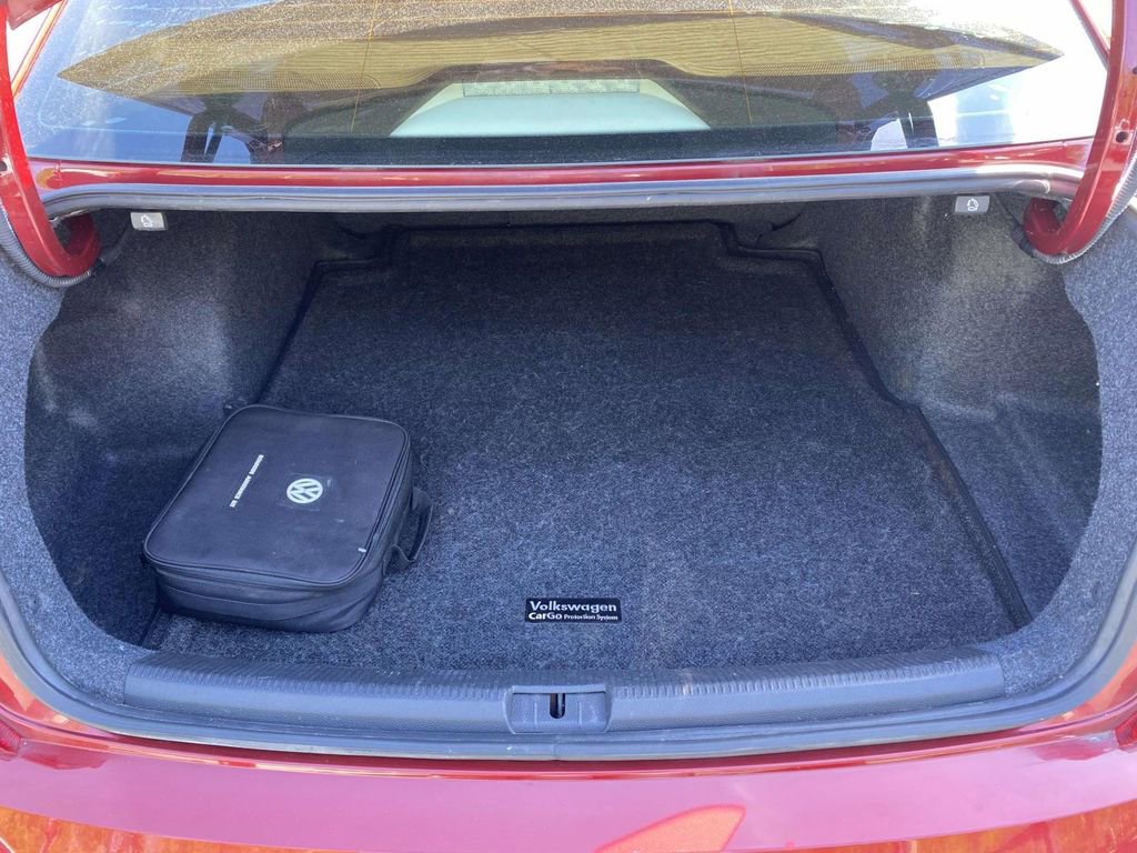 Used 2018 Volkswagen Passat 2.0T R-Line w/ R-Line Lighting Package image 8