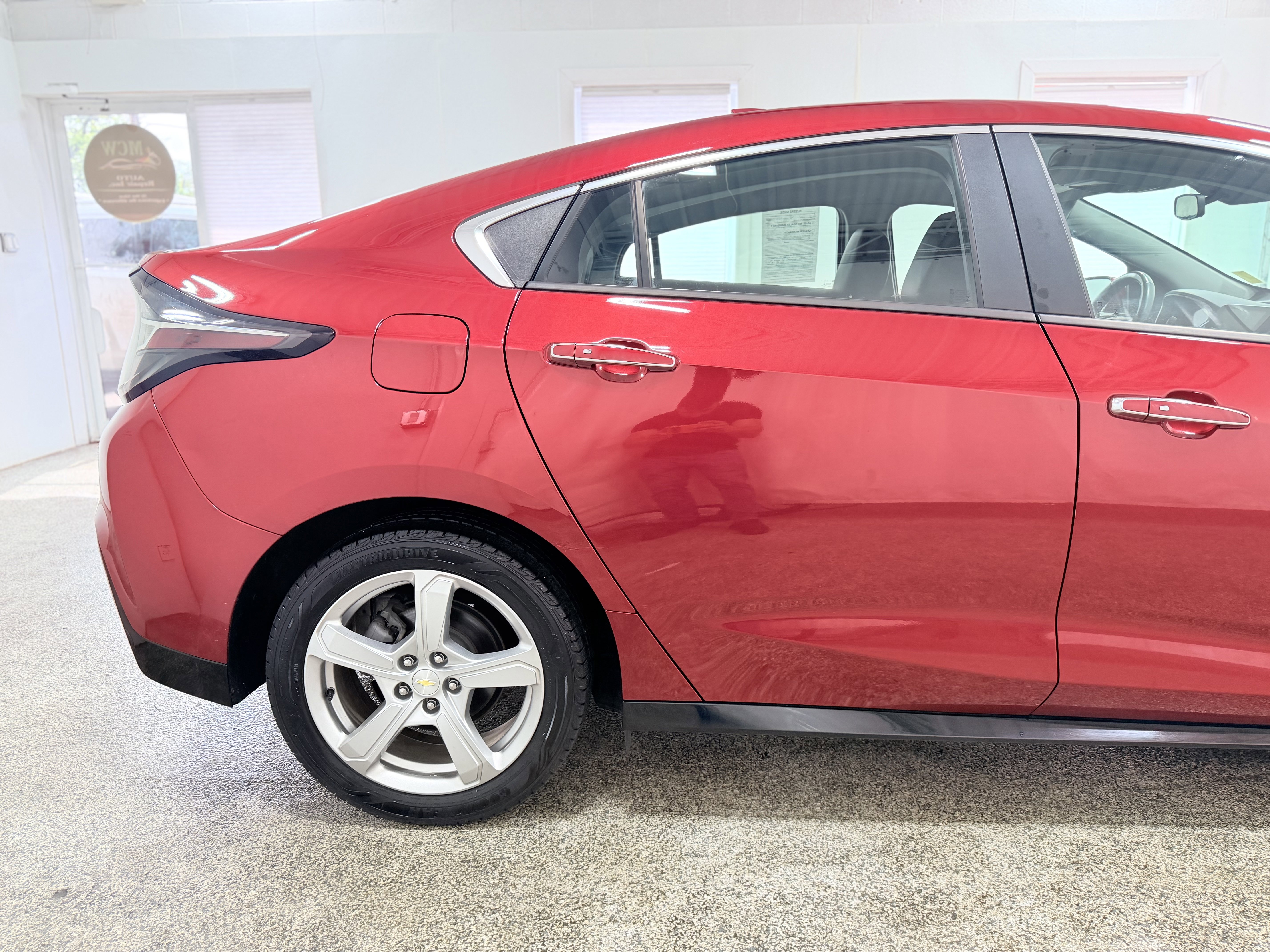 Used 2018 Chevrolet Volt LT w/ LT Driver Confidence Package FWD image 9