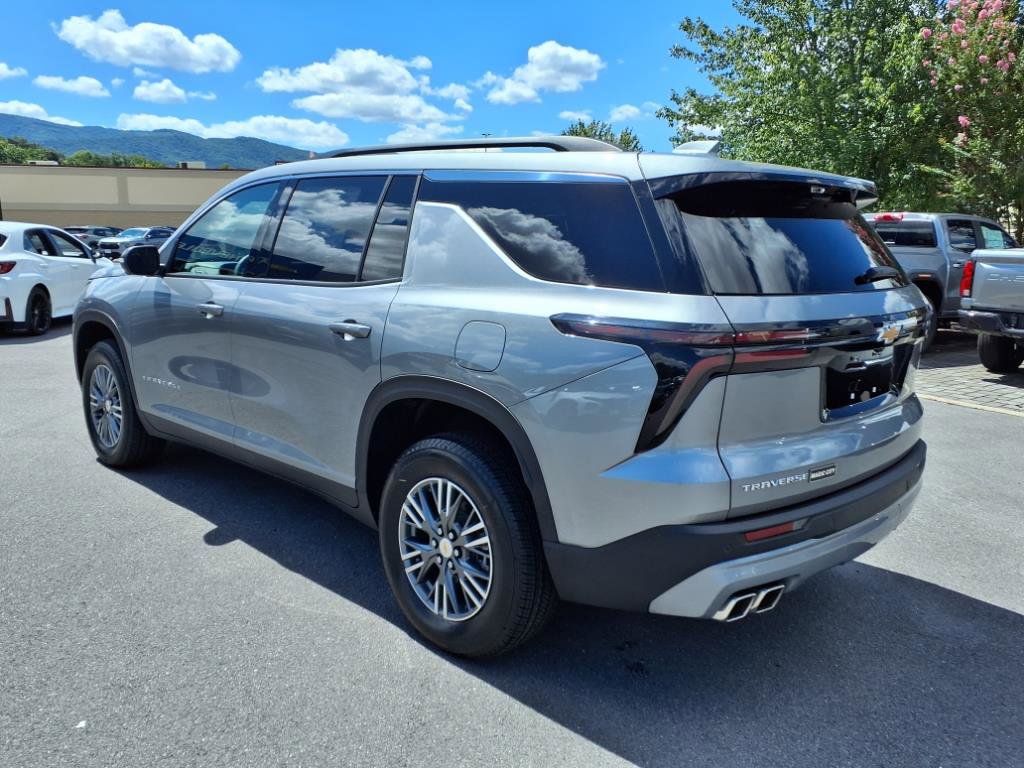 New 2026 Chevrolet Traverse LT w/ Driver Confidence Package image 3
