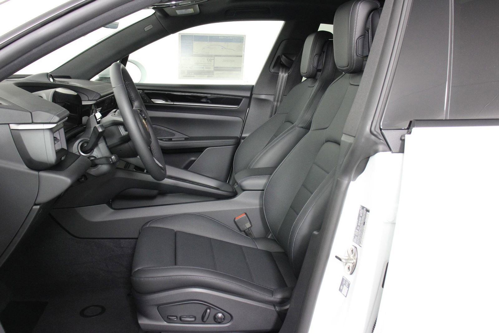 New 2026 Porsche Macan Electric RWD image 5