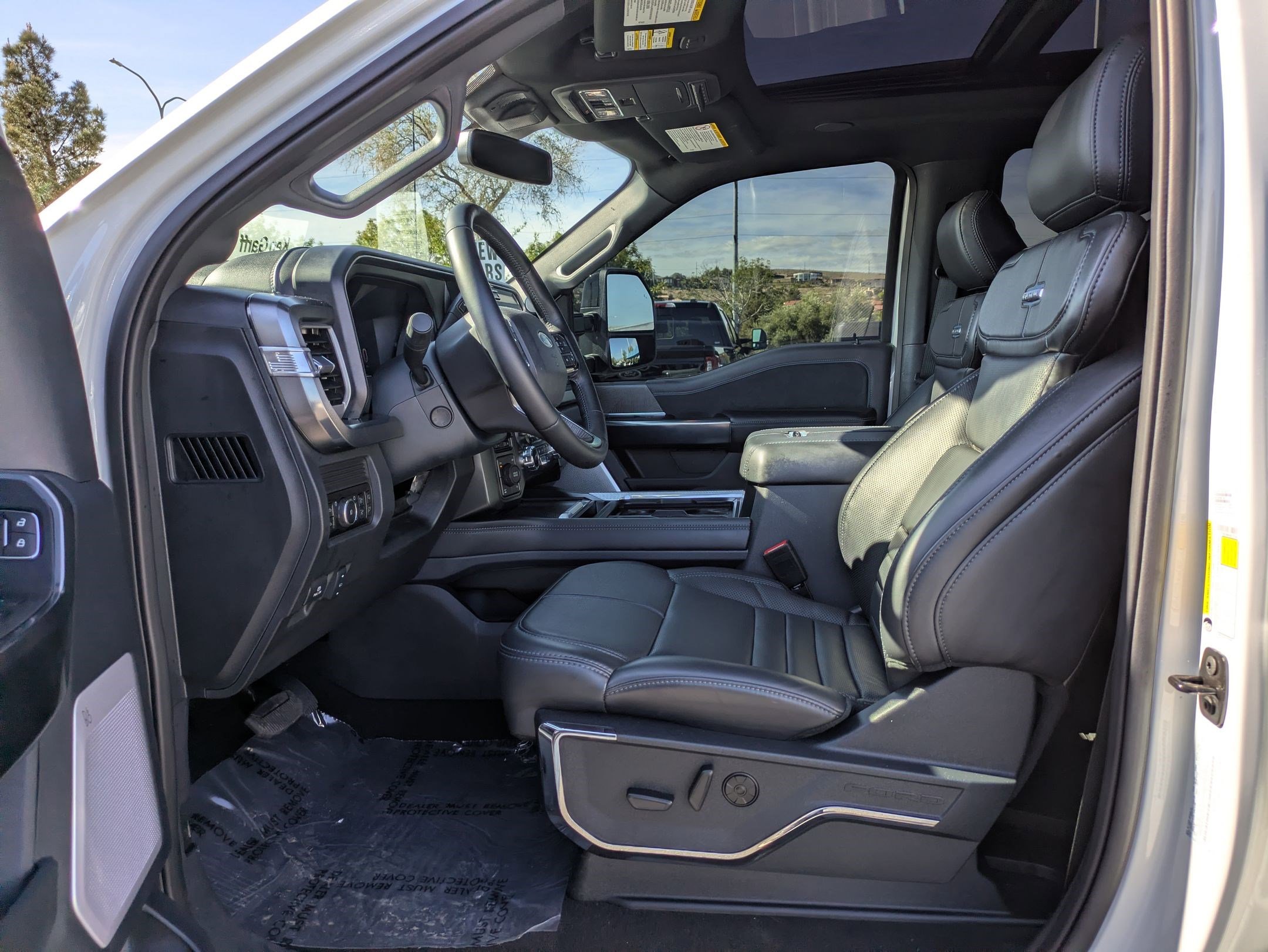 Used 2025 Ford F350 Platinum w/ FX4 Off-Road Package image 16