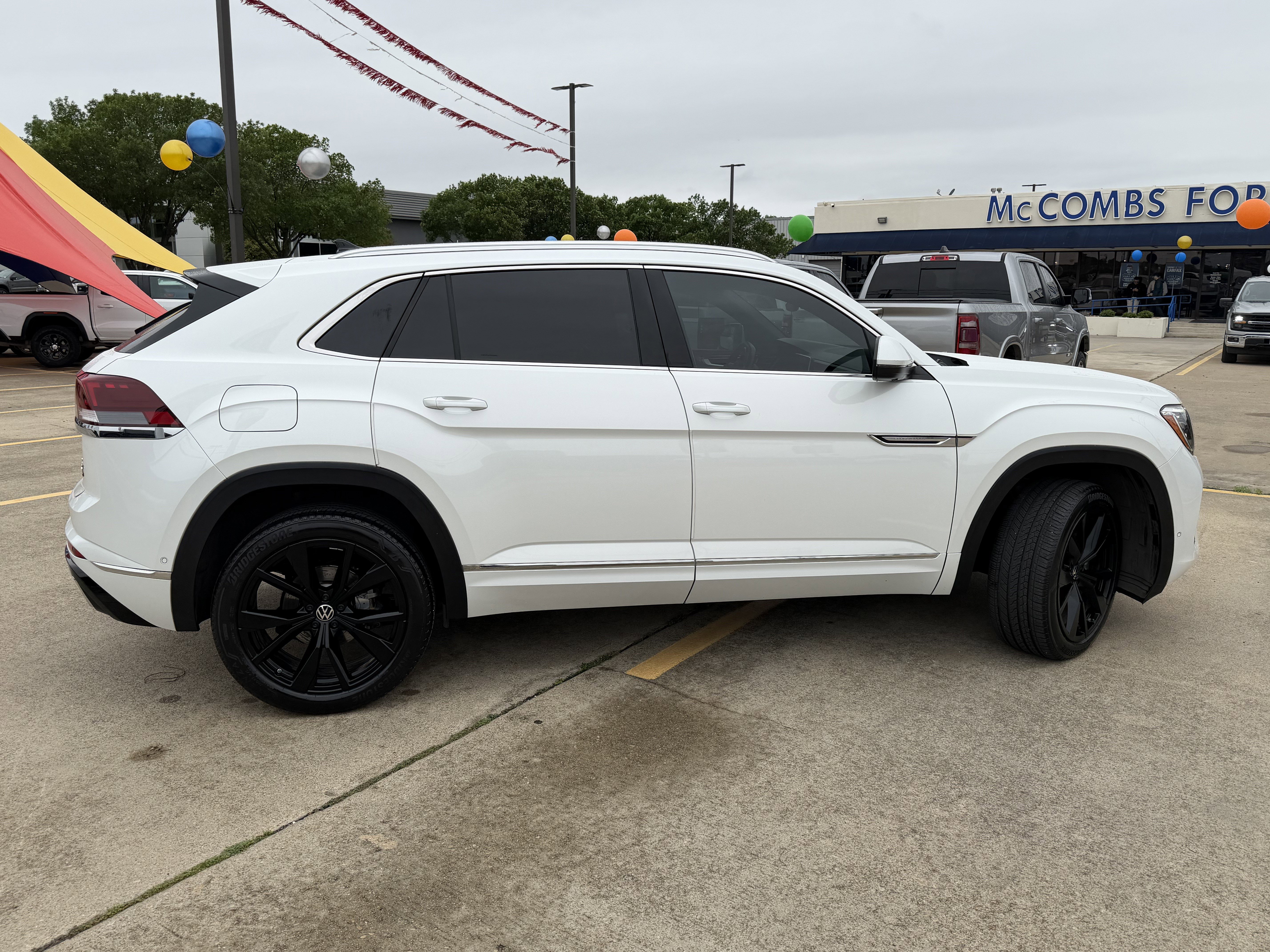 Used 2024 Volkswagen Atlas Cross Sport SEL Premium R-Line image 4