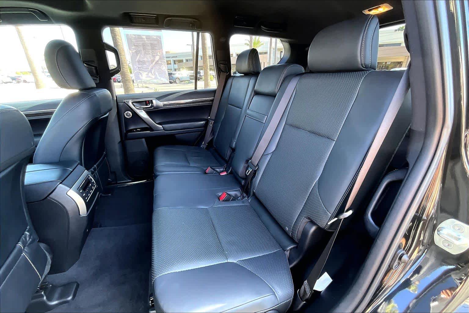 Used 2023 Lexus GX 460 Luxury w/ Accessory Package AWD/4WD image 18