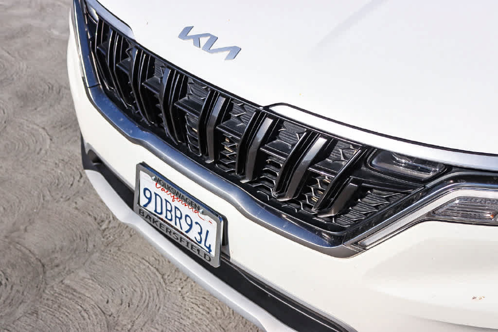 Used 2023 Kia Carnival LX FWD image 8