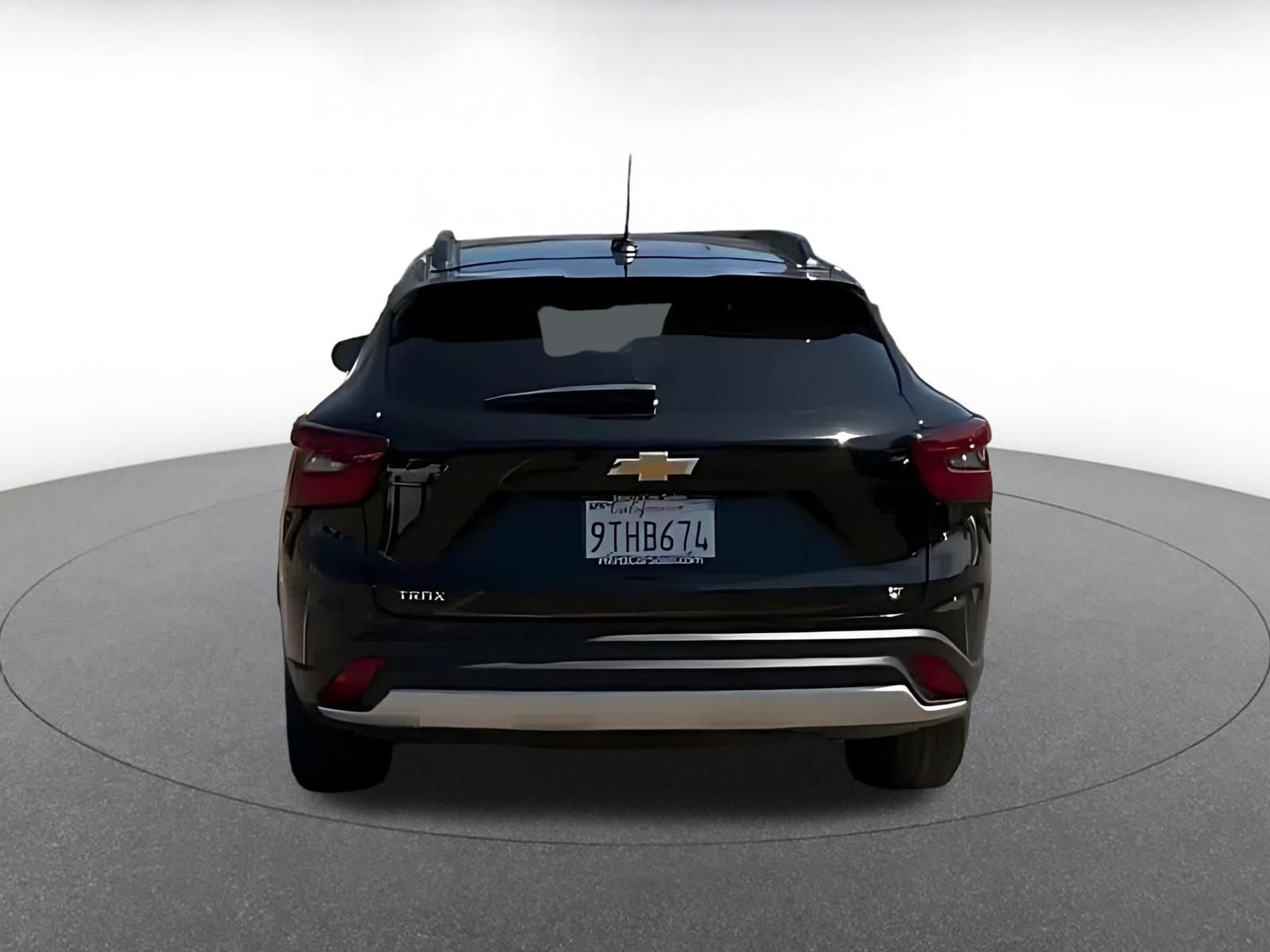 Used 2025 Chevrolet Trax LT w/ LT Convenience Package FWD image 12