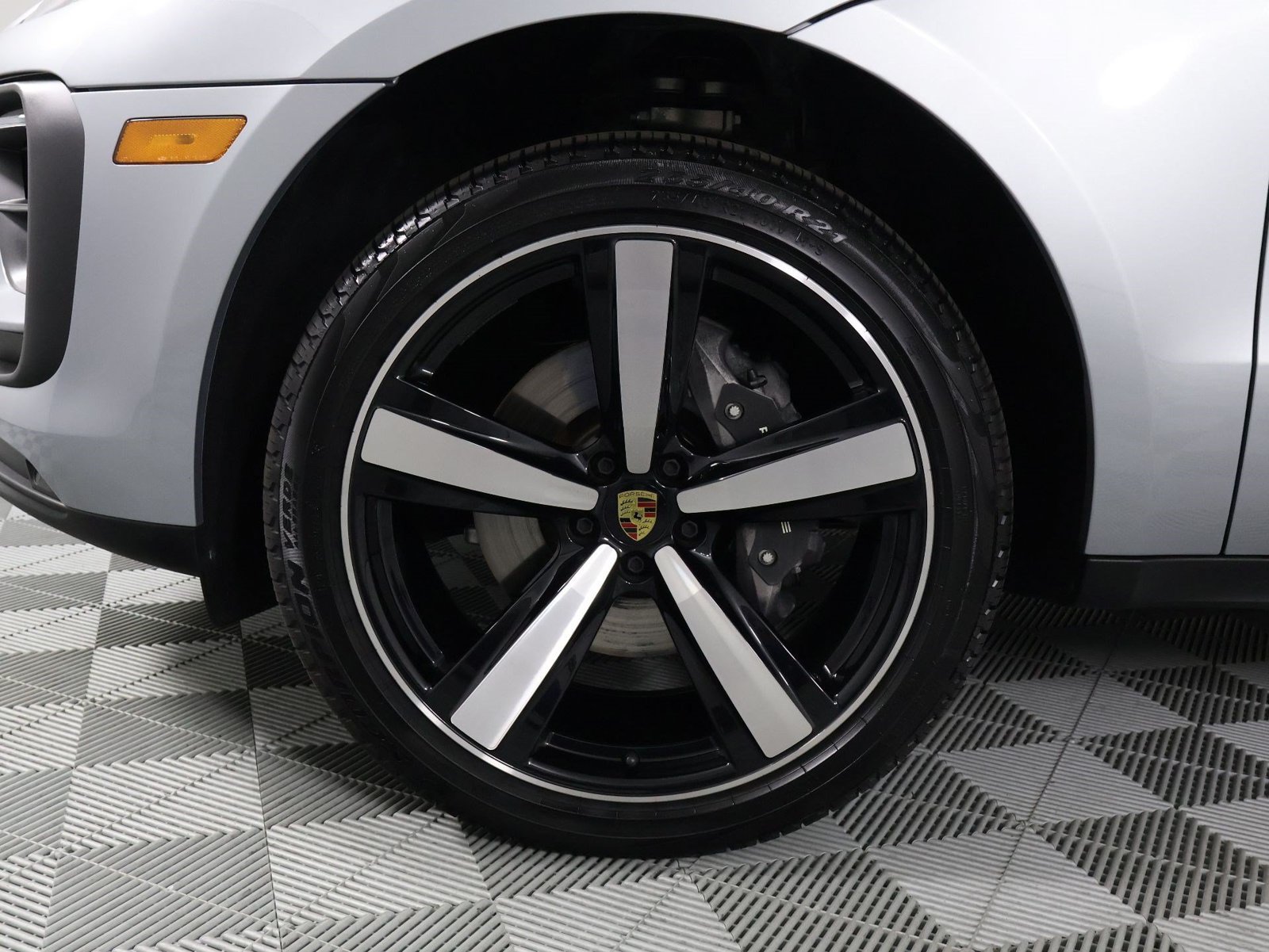 Certified 2026 Porsche Macan AWD/4WD image 30