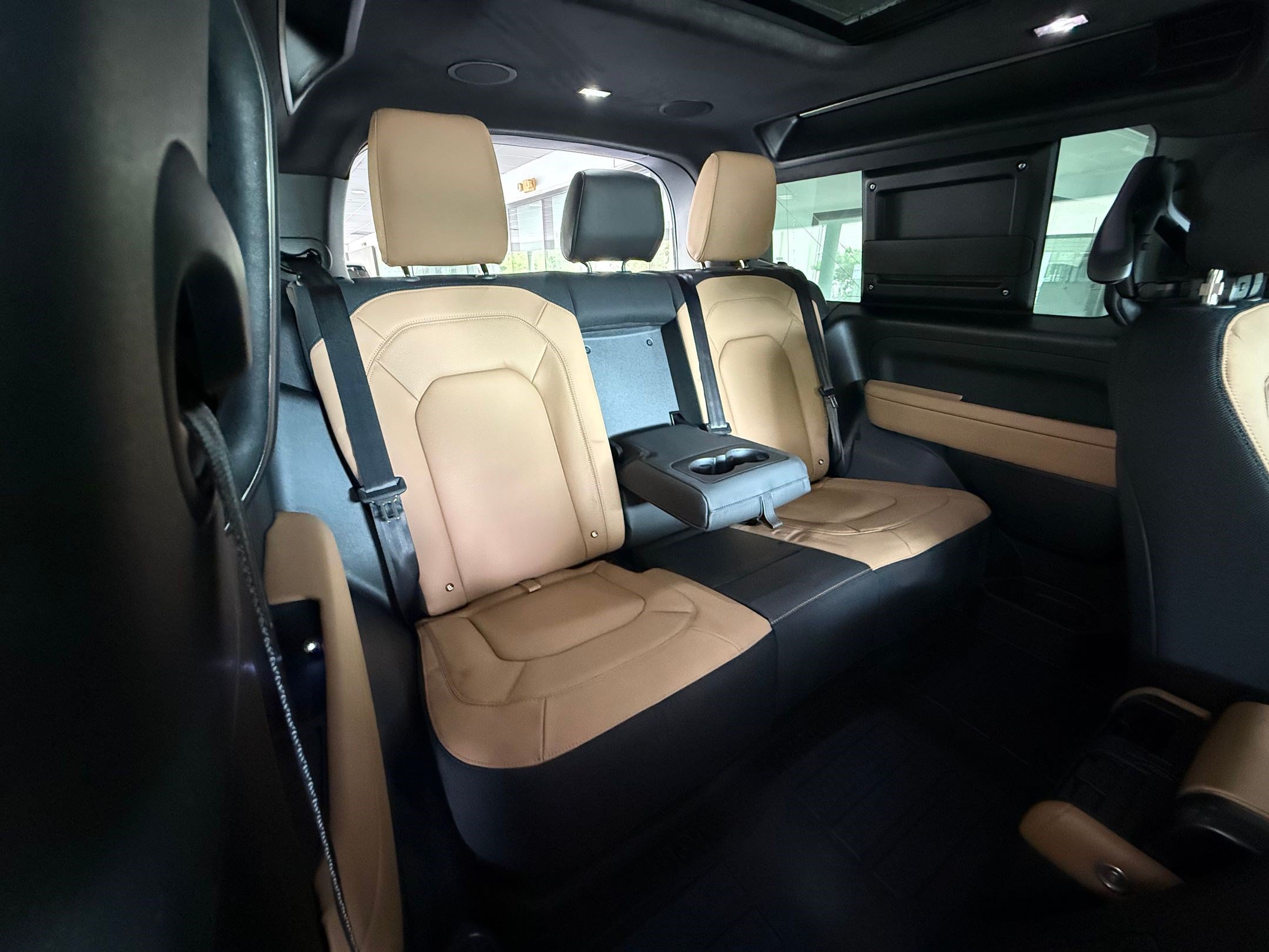 New 2026 Land Rover Defender 90 V8 AWD/4WD image 29