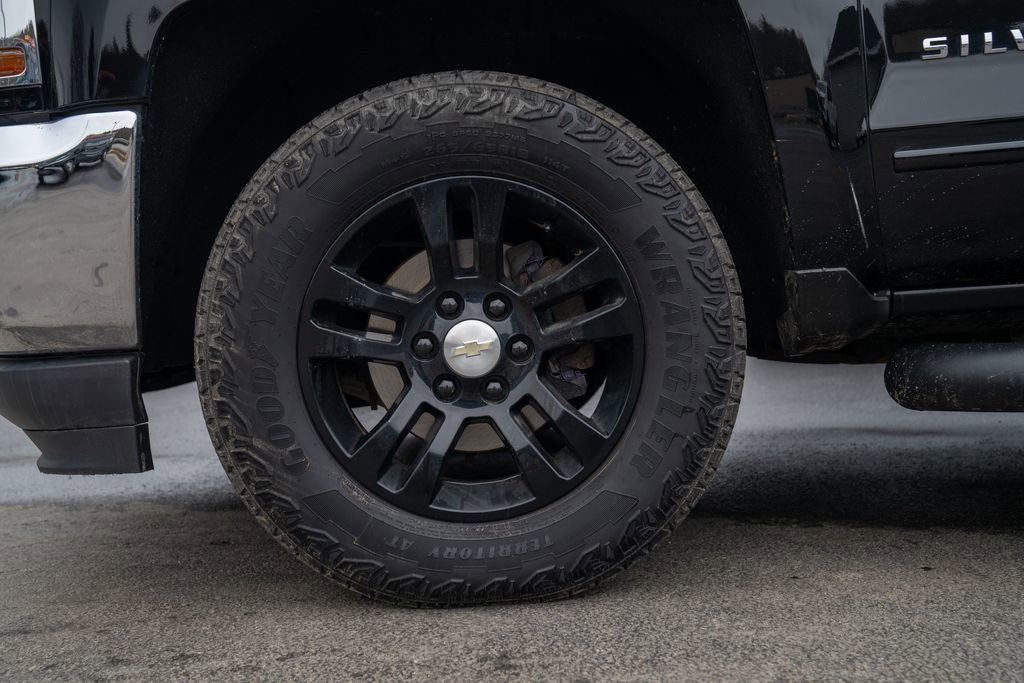 Used 2019 Chevrolet Silverado 1500 LT w/ All Star Edition image 2