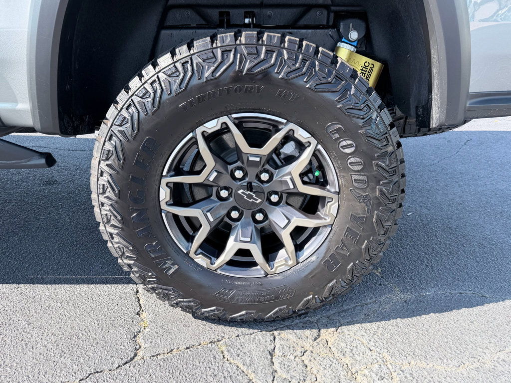 Used 2025 Chevrolet Colorado ZR2 w/ Technology Package AWD/4WD image 34