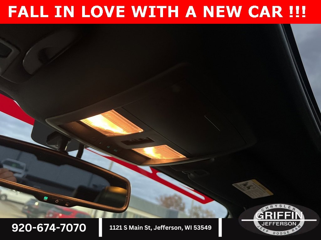 Used 2014 Dodge Challenger SRT8 image 28