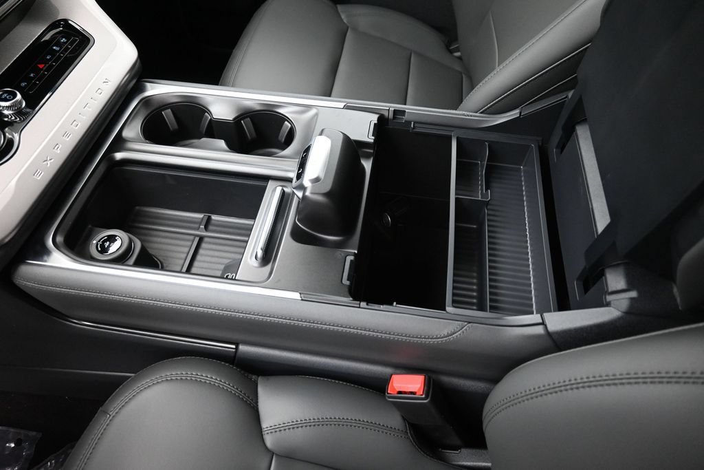 New 2026 Ford Expedition Active RWD image 3