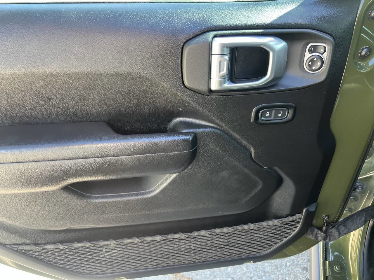 Used 2021 Jeep Gladiator Sport image 38