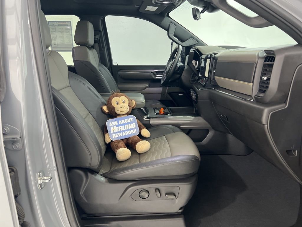 Used 2024 Chevrolet Silverado 2500 ZR2 w/ Technology Package image 25