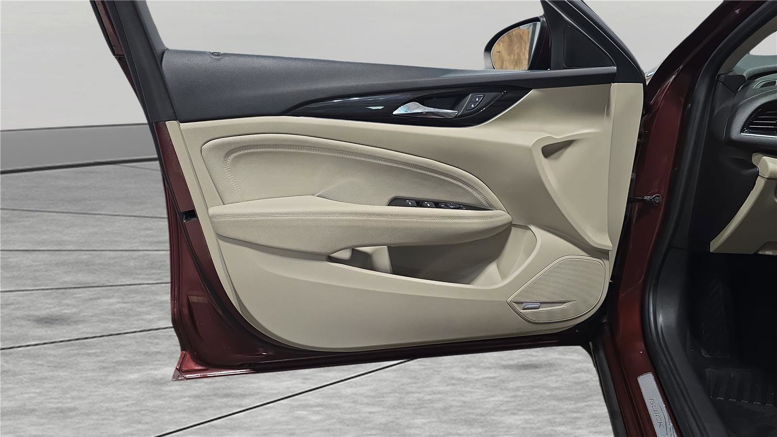 Used 2018 Buick Regal Essence w/ Driver Confidence Package #1 image 12