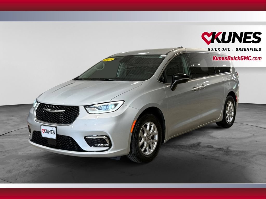 Used 2024 Chrysler Pacifica Touring-L FWD image 5