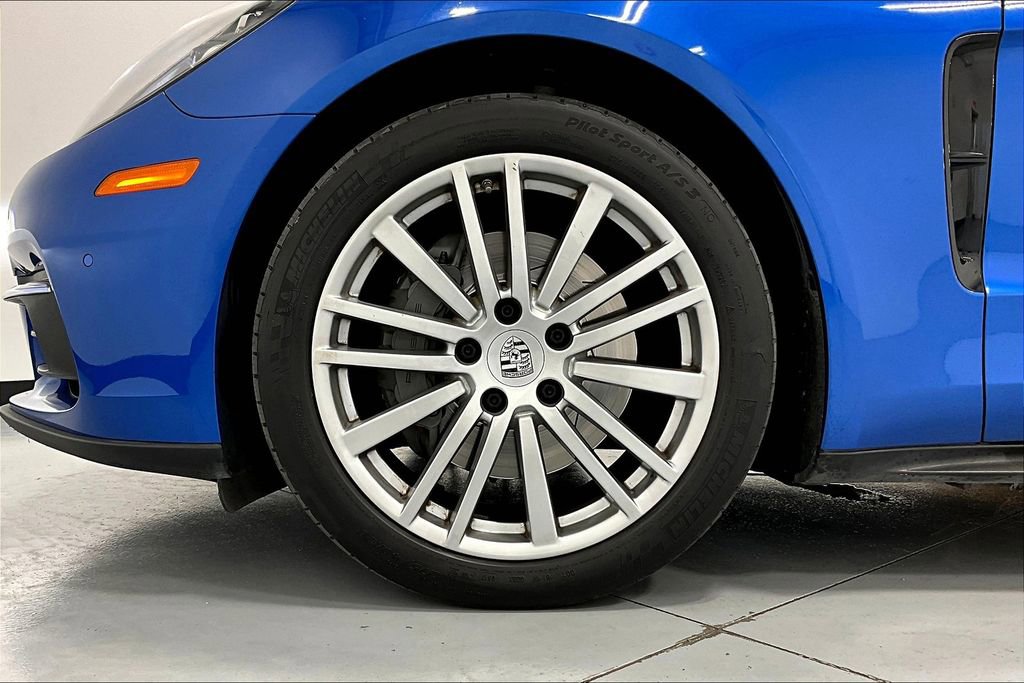 Used 2018 Porsche Panamera 4S image 11