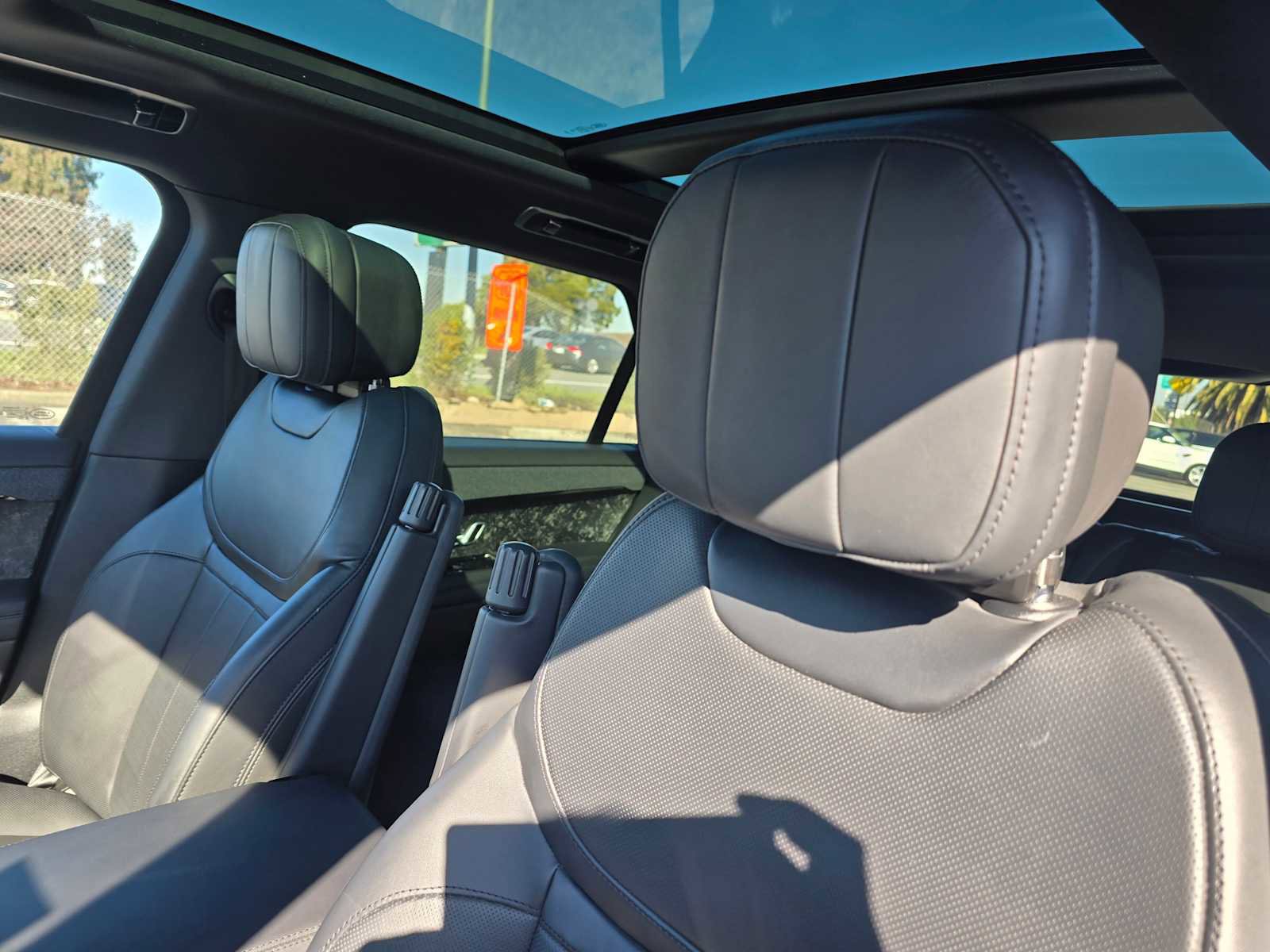 Used 2023 Land Rover Range Rover Sport SE Dynamic image 25