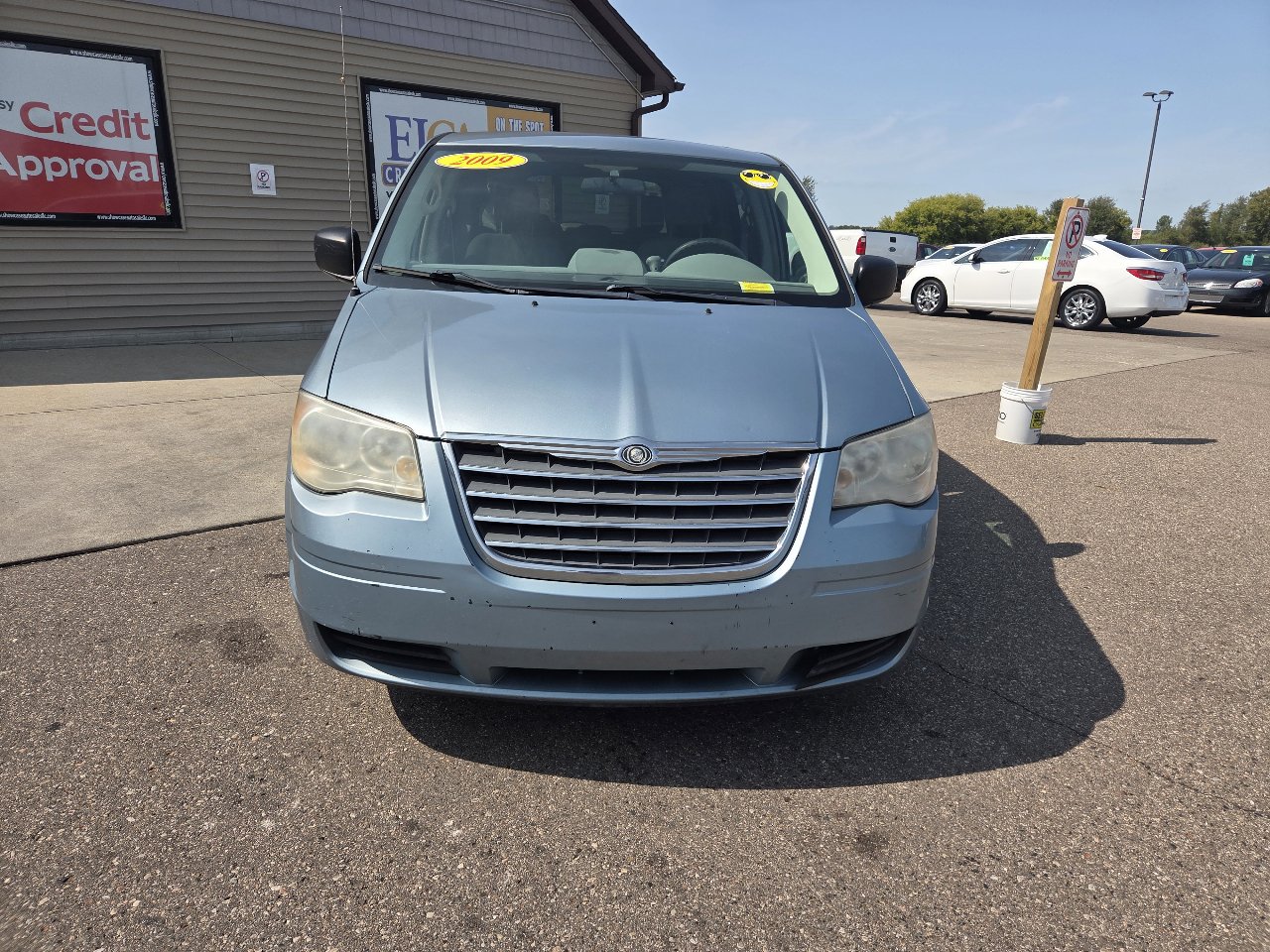 Used 2009 Chrysler Town & Country LX w/ Entertainment Group #1 image 2