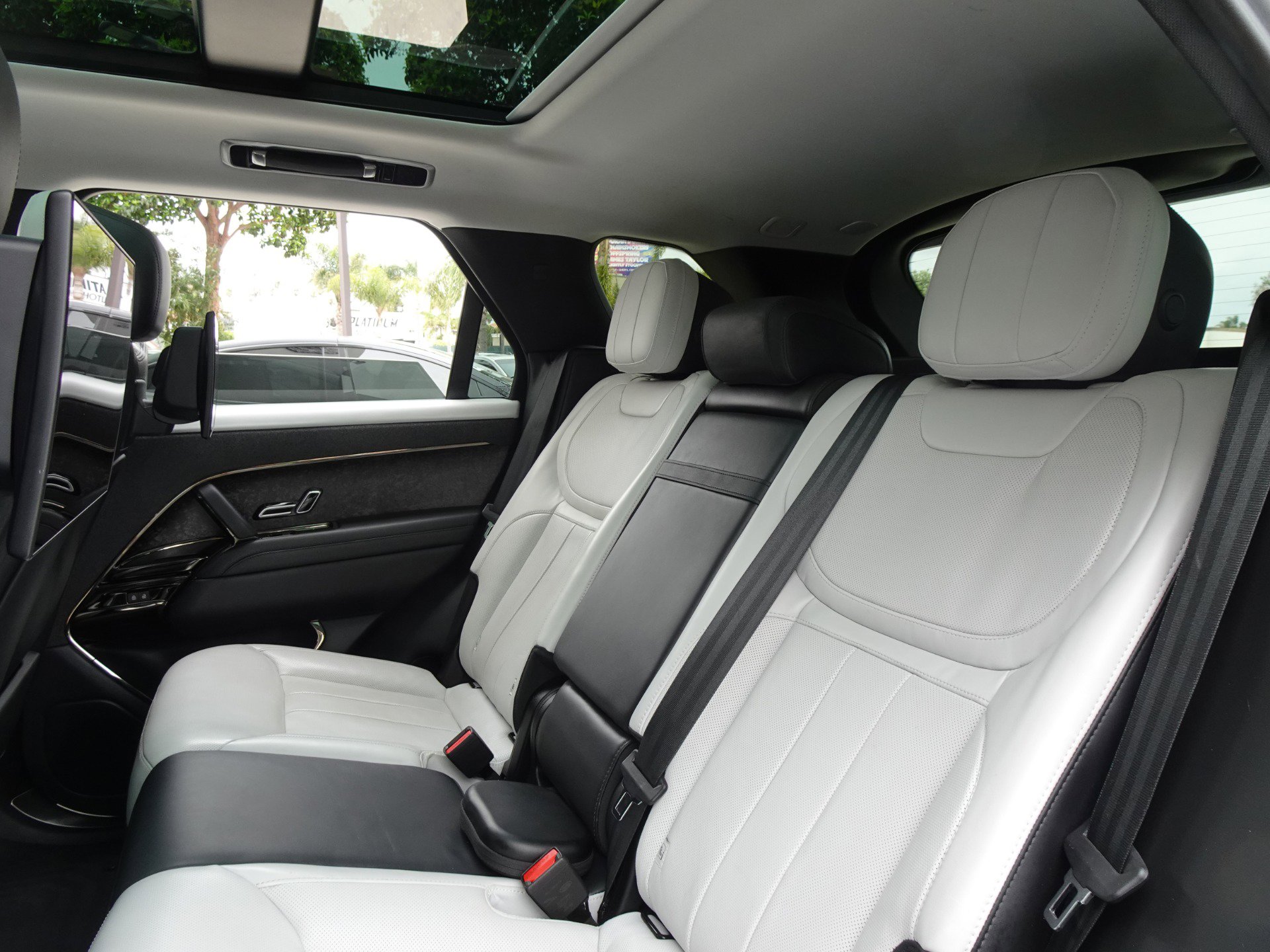 Used 2023 Land Rover Range Rover Sport SE Dynamic AWD/4WD image 17