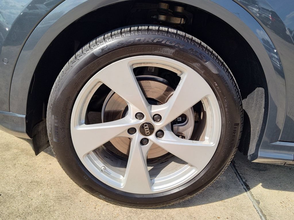 Certified 2025 Audi Q5 Prestige AWD/4WD image 17
