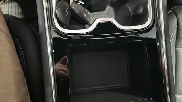 New 2027 Chevrolet Traverse LT w/ Midnight/Sport Edition FWD image 21