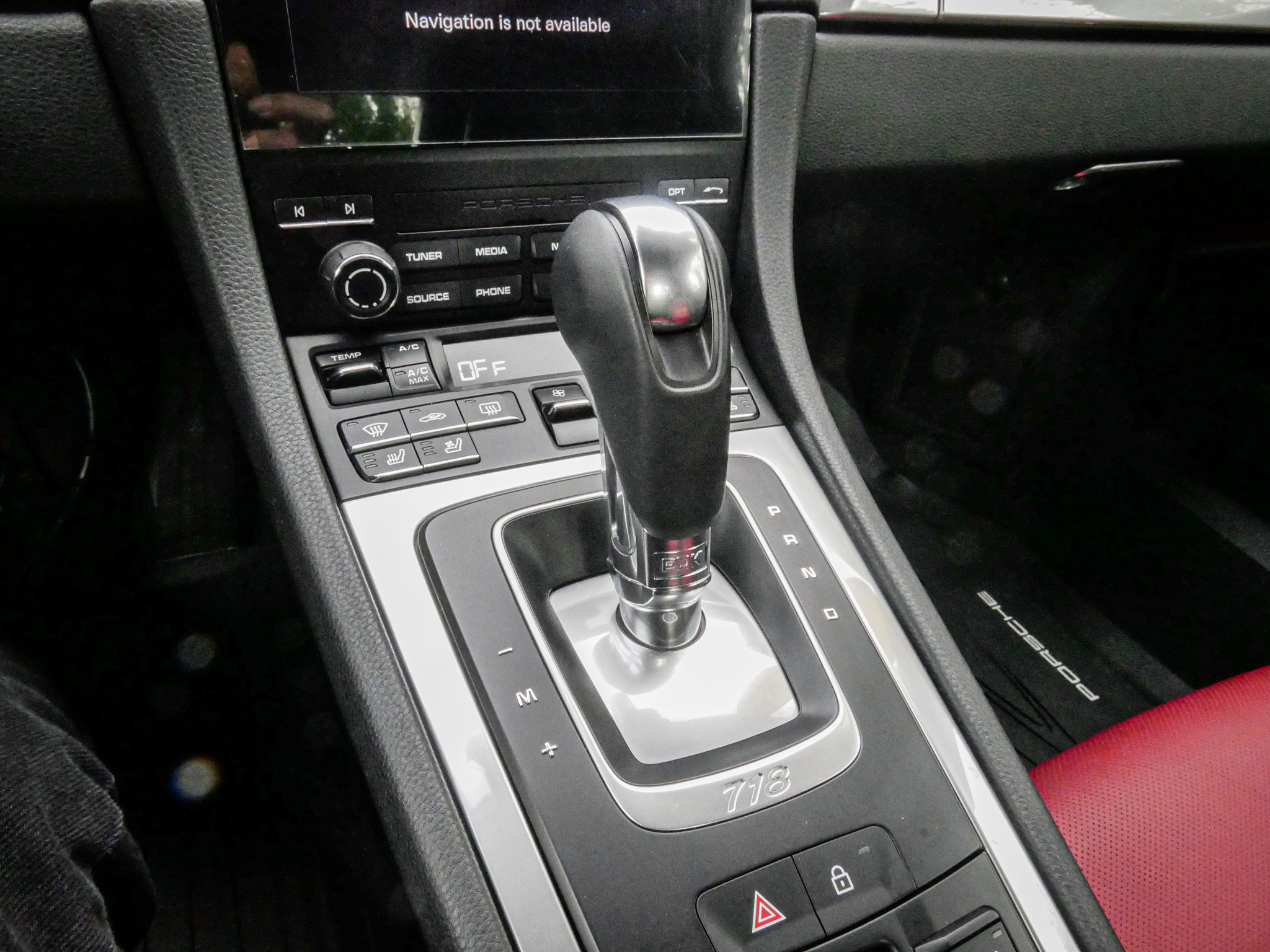 Used 2024 Porsche 718 Boxster w/ Premium Package image 25