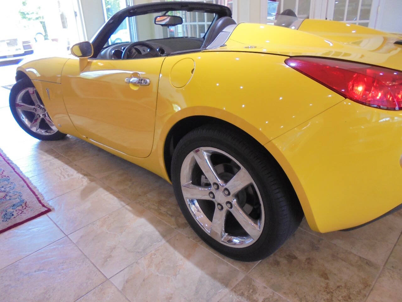 Used 2007 Pontiac Solstice Convertible RWD image 16