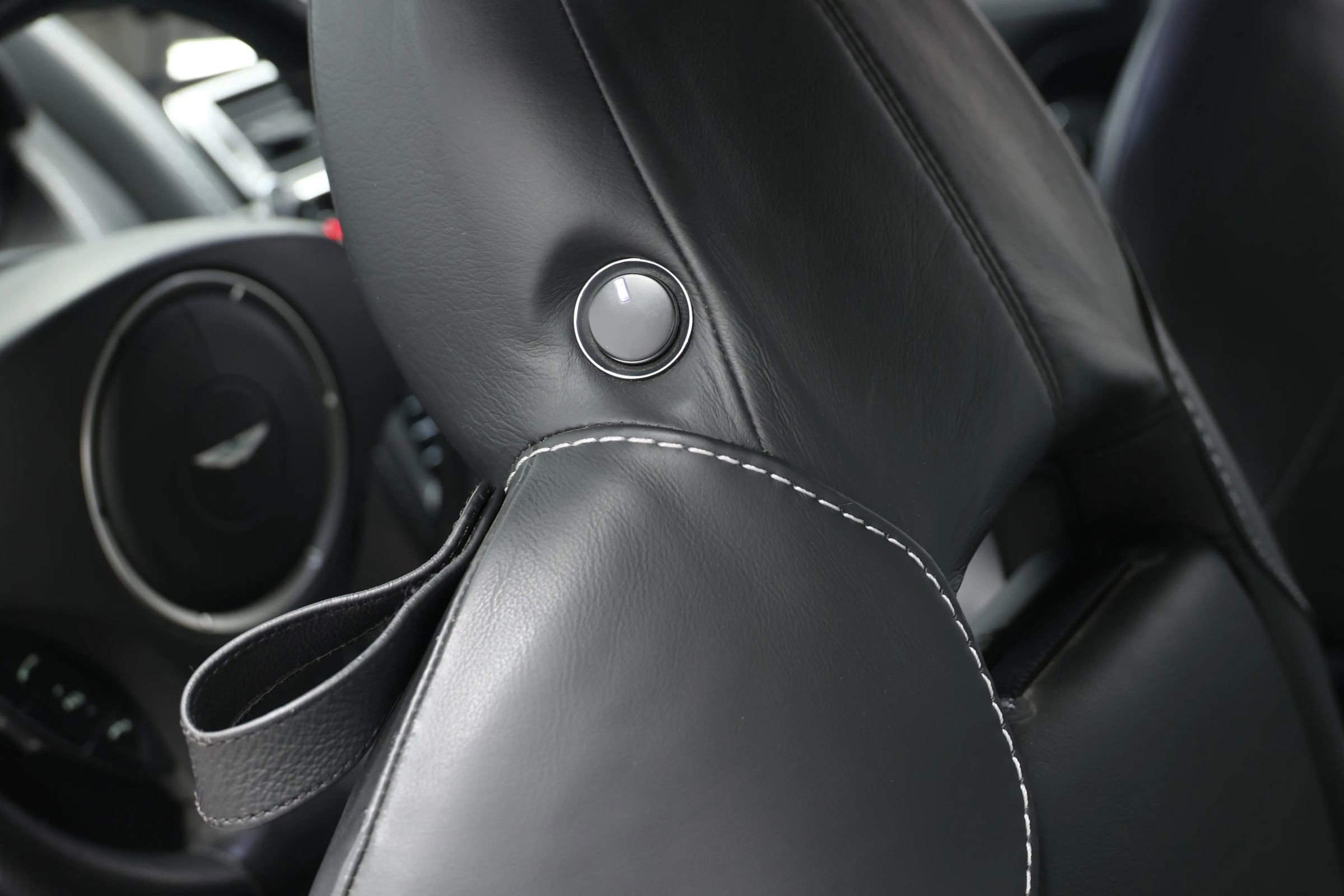 Used 2011 Aston Martin V8 Vantage Coupe image 41