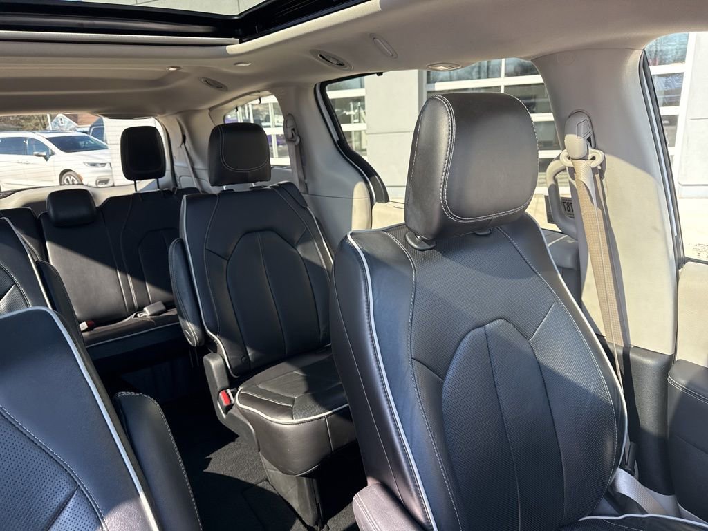 Used 2023 Chrysler Pacifica Limited image 13