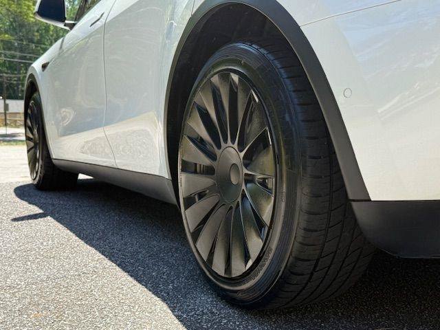 Used 2021 Tesla Model Y Long Range AWD/4WD image 23