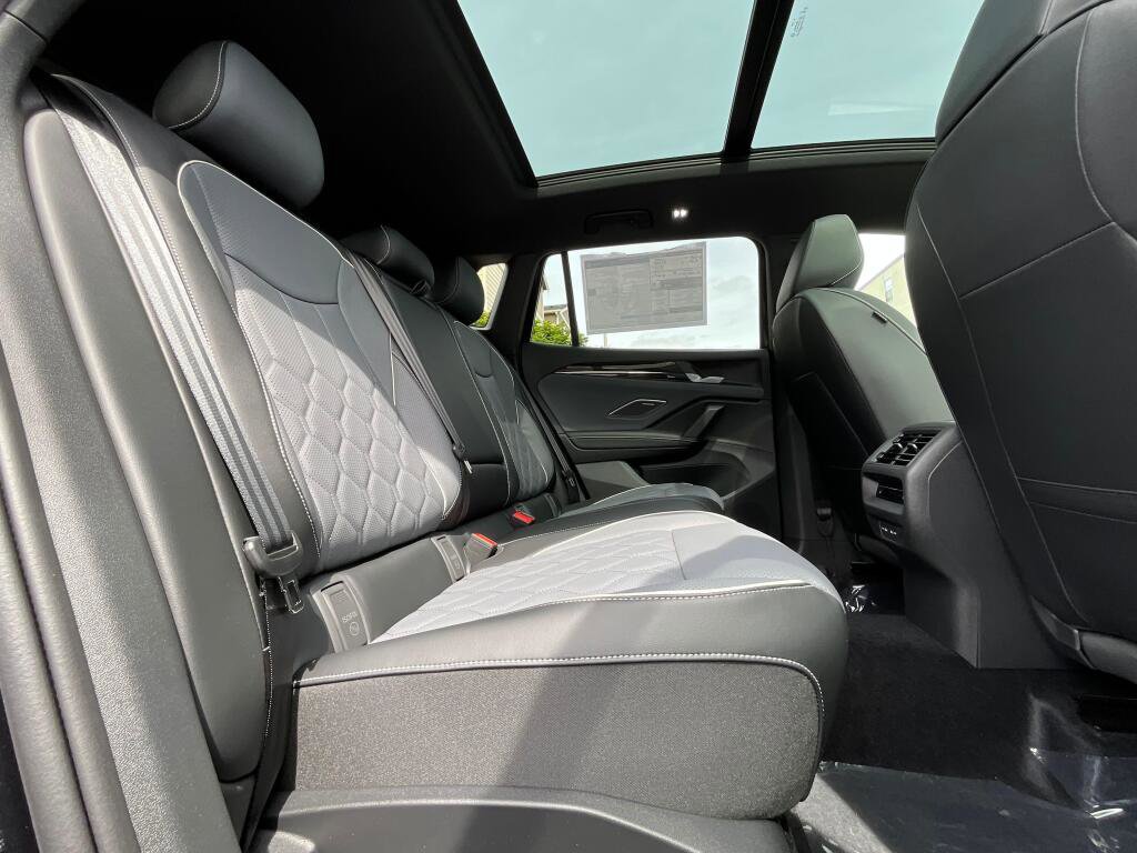 New 2026 Volkswagen Tiguan SEL R-Line AWD/4WD image 14