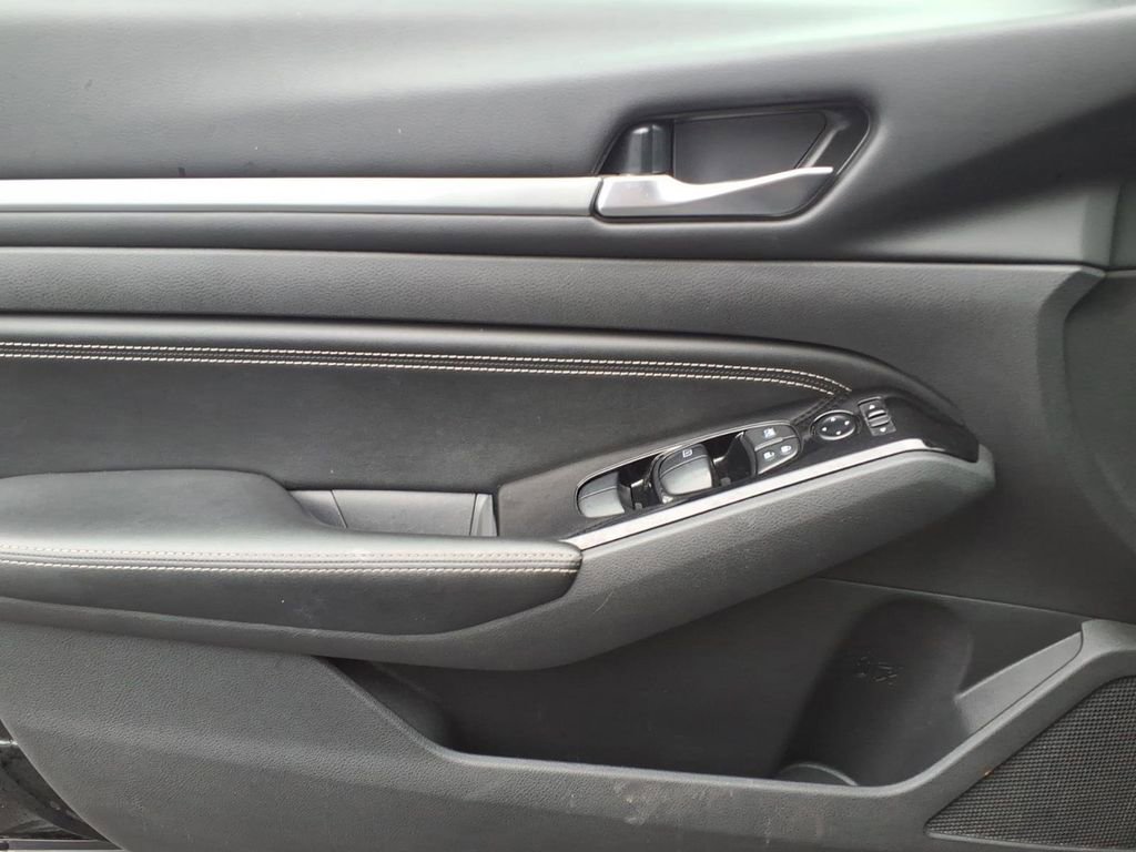 Used 2023 Nissan Altima 2.5 SL FWD image 21