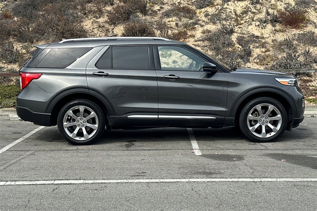 Used 2020 Ford Explorer Platinum w/ Premium Technology Package image 2