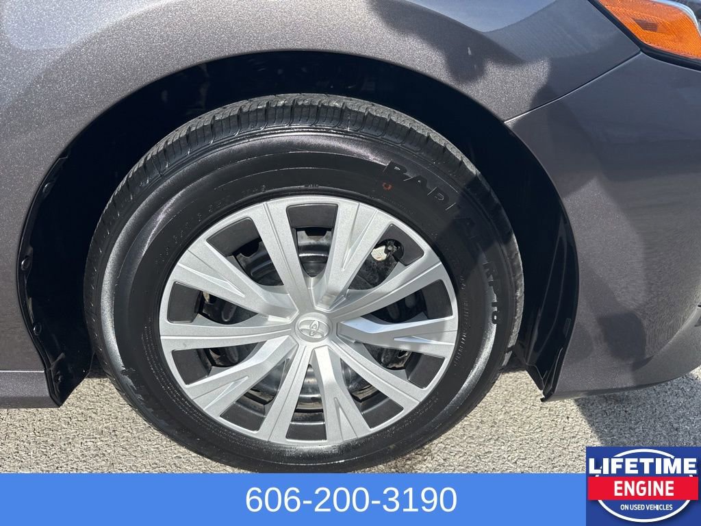 Used 2020 Toyota Camry LE image 5