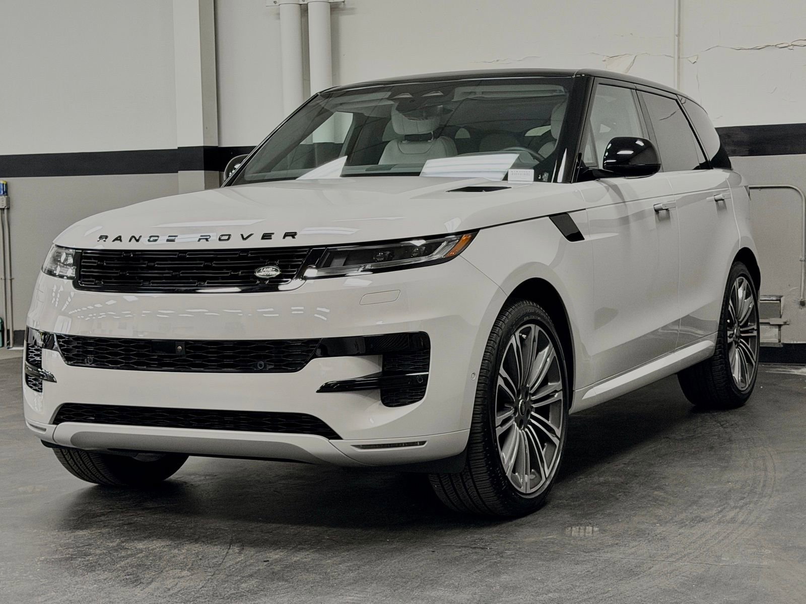 Used 2024 Land Rover Range Rover Sport SE image 7