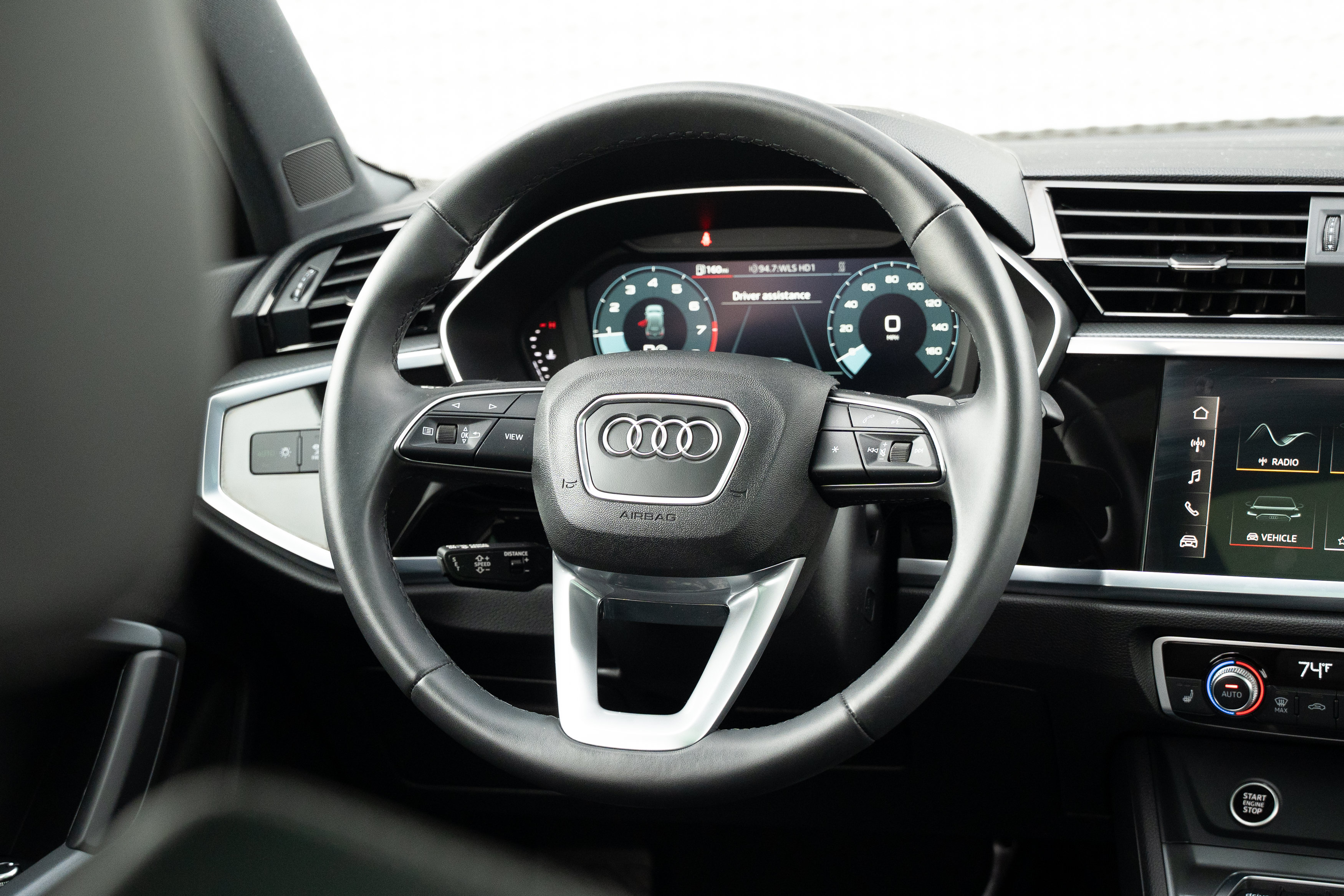 Certified 2025 Audi Q3 2.0T Premium w/ Convenience Package AWD/4WD image 9