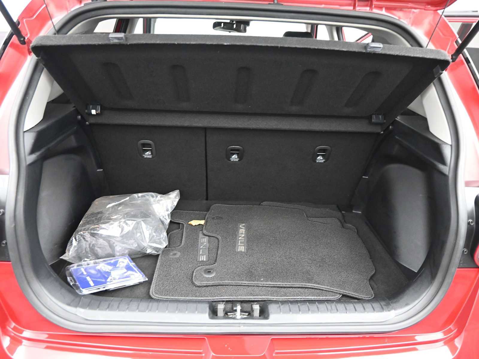 Used 2022 Hyundai Venue Limited FWD image 13