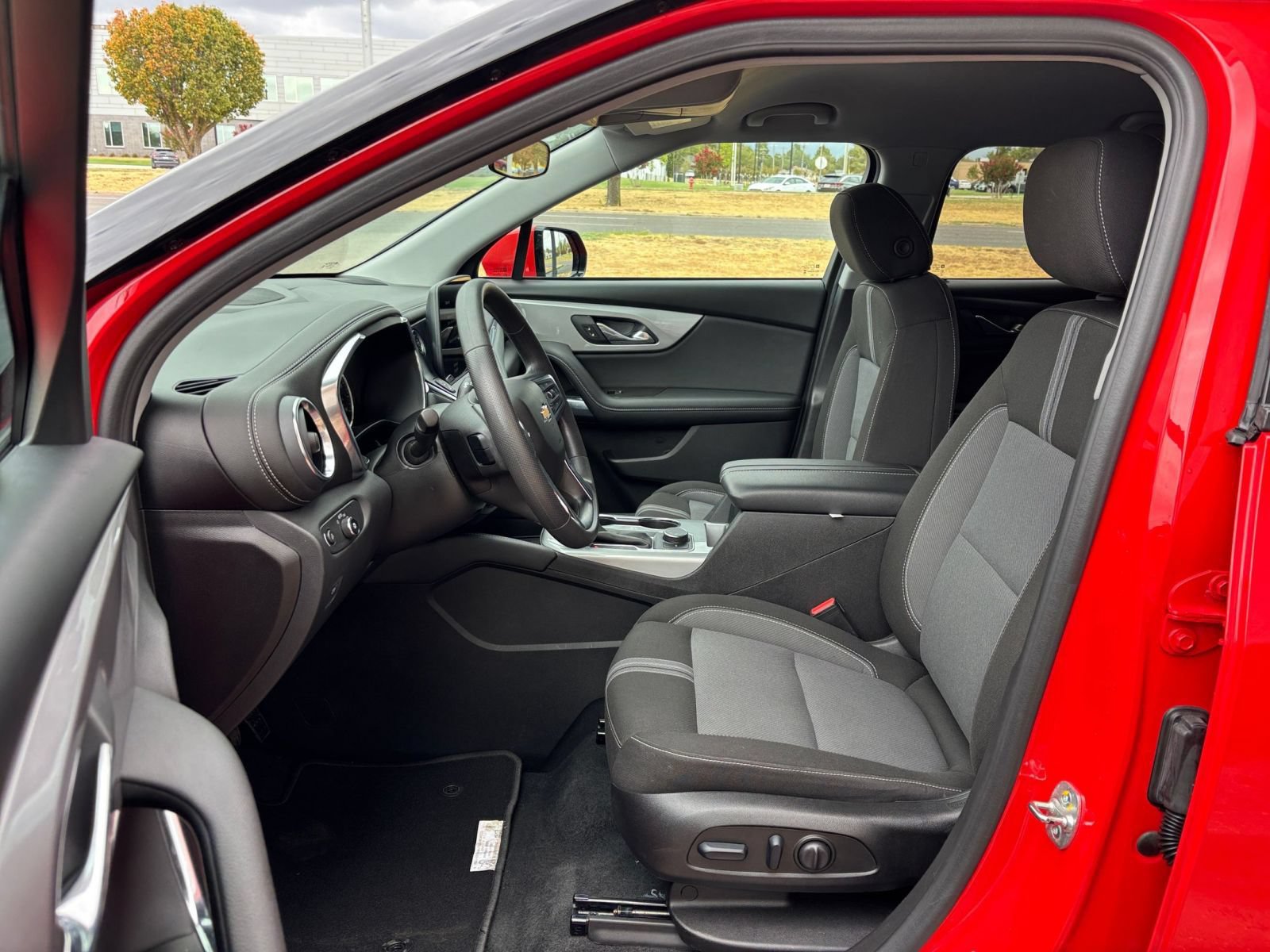 Used 2025 Chevrolet Blazer LT FWD image 28