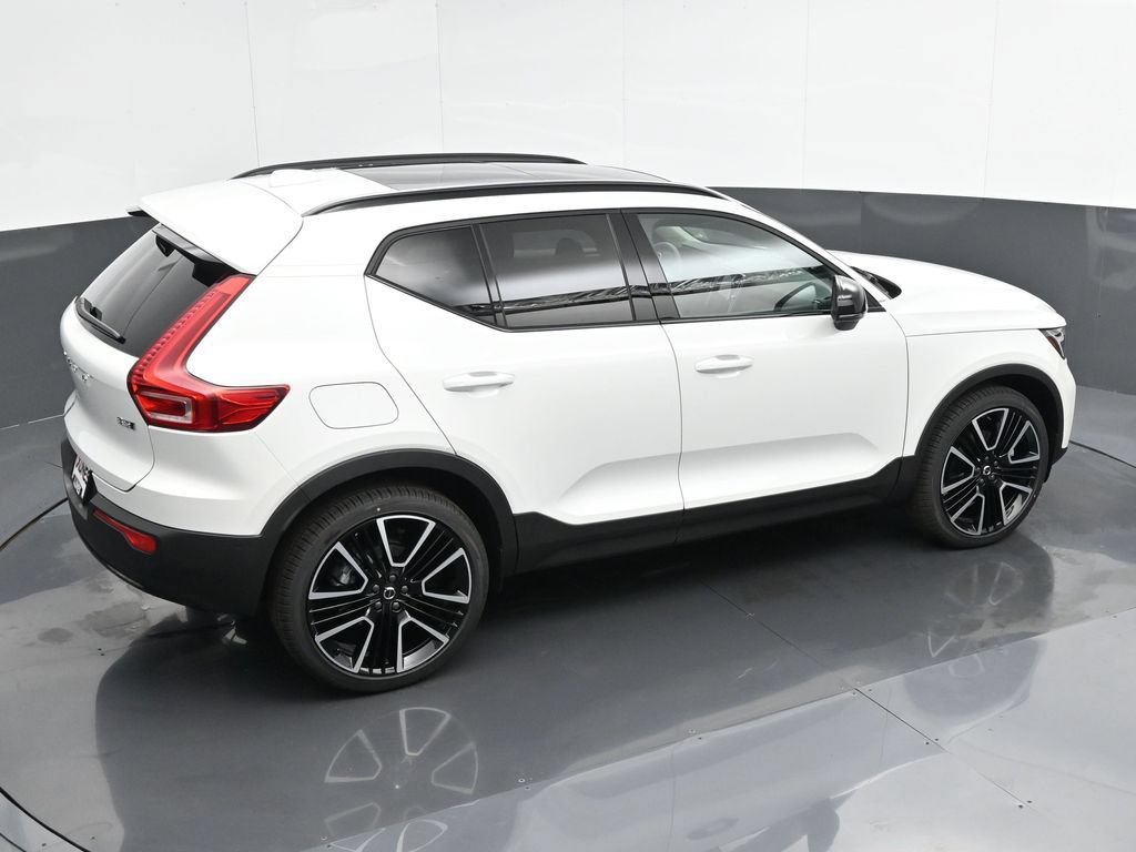 Used 2025 Volvo XC40 B5 Plus w/ Climate Package AWD/4WD image 31