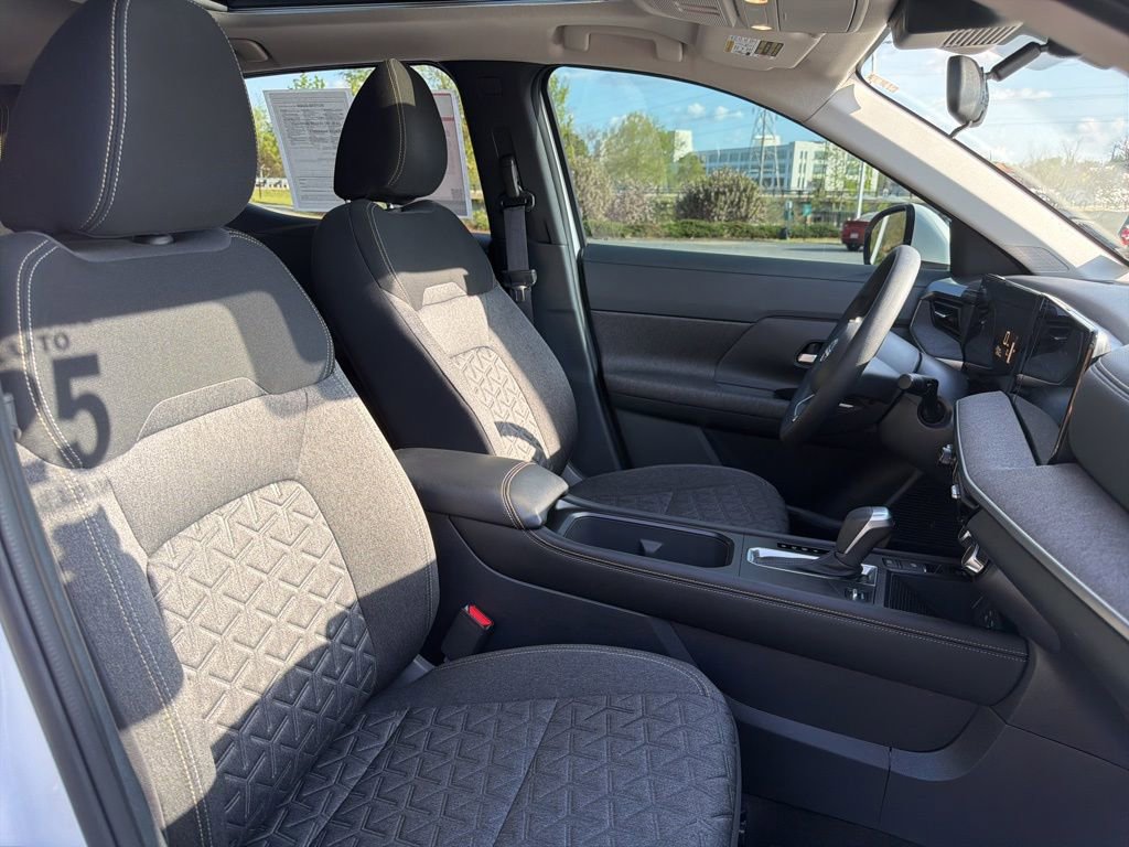 Used 2025 Nissan Kicks SV w/ SV Premium Package image 13