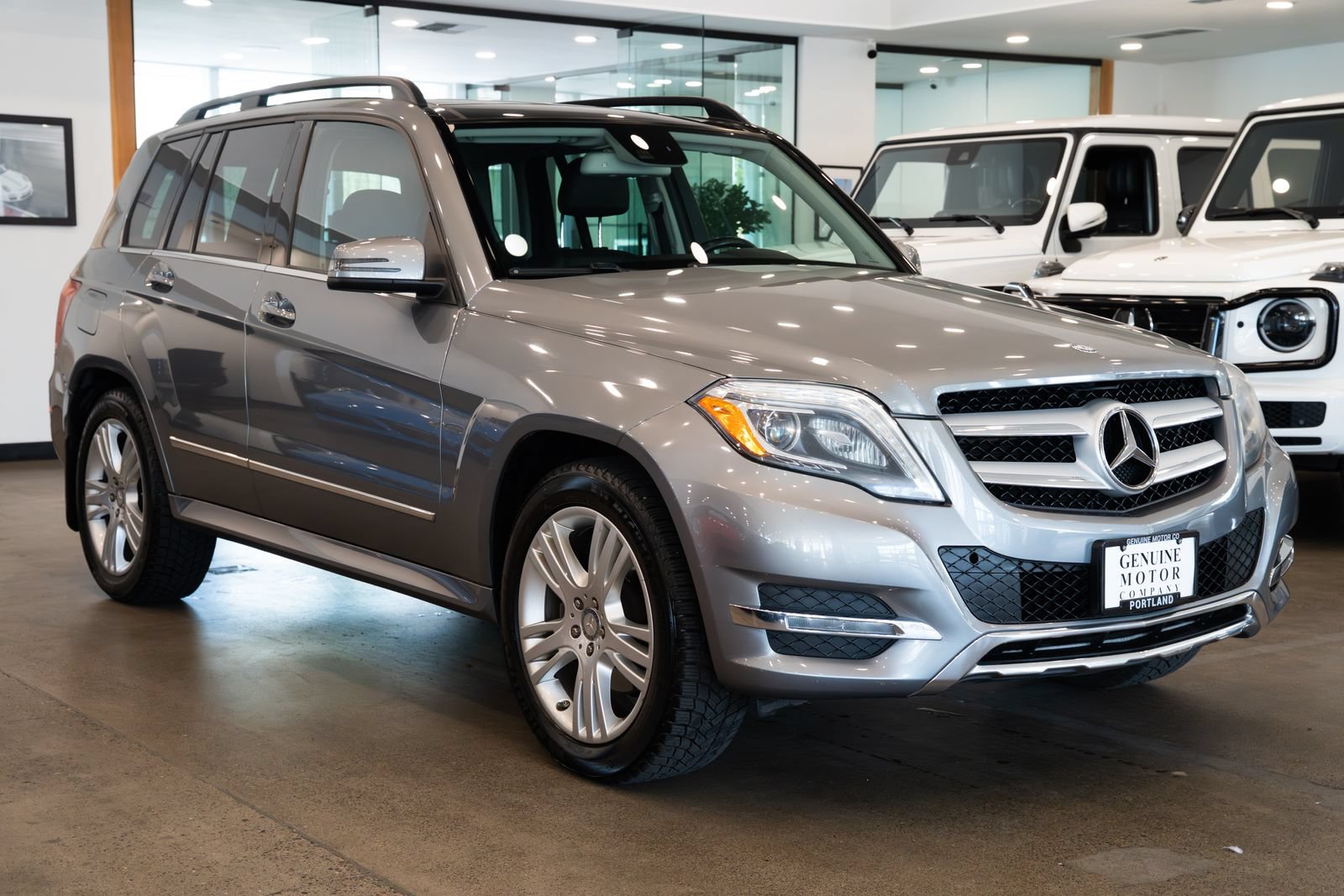 Used 2015 Mercedes-Benz GLK 350 4MATIC image 3