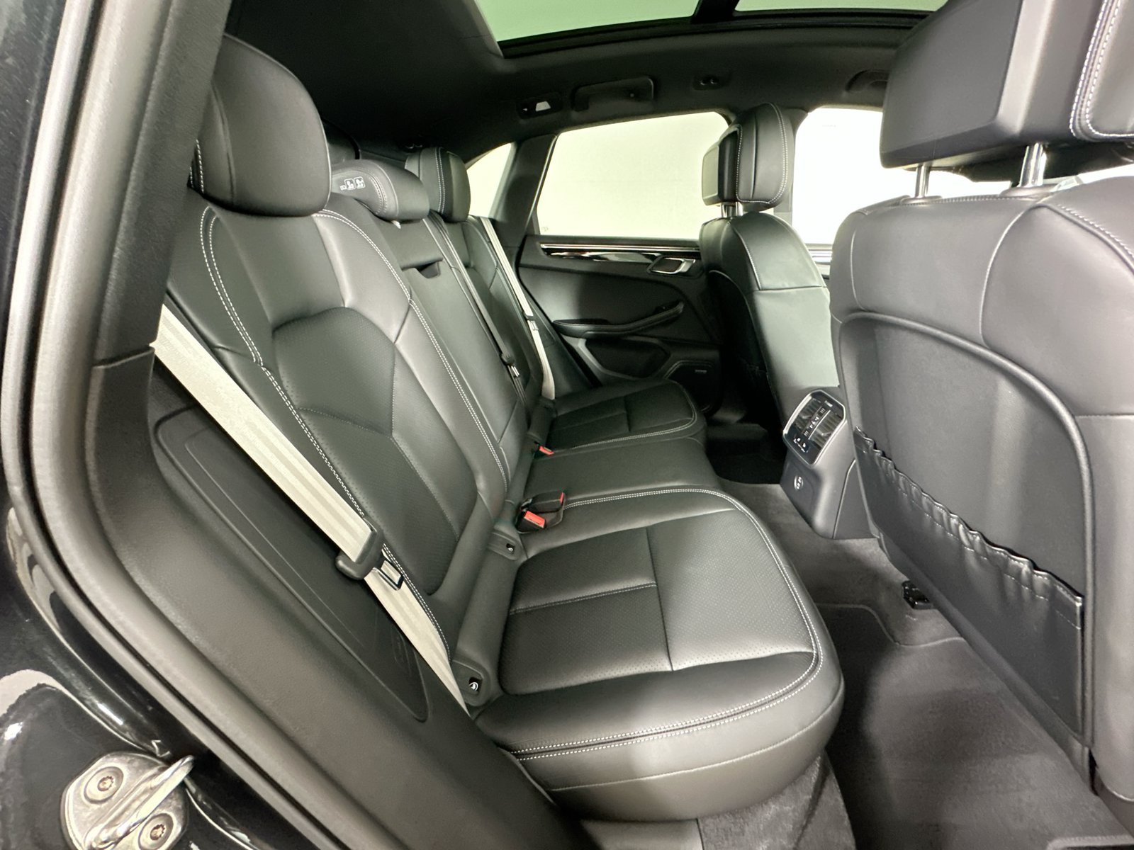 New 2026 Porsche Macan AWD/4WD image 43