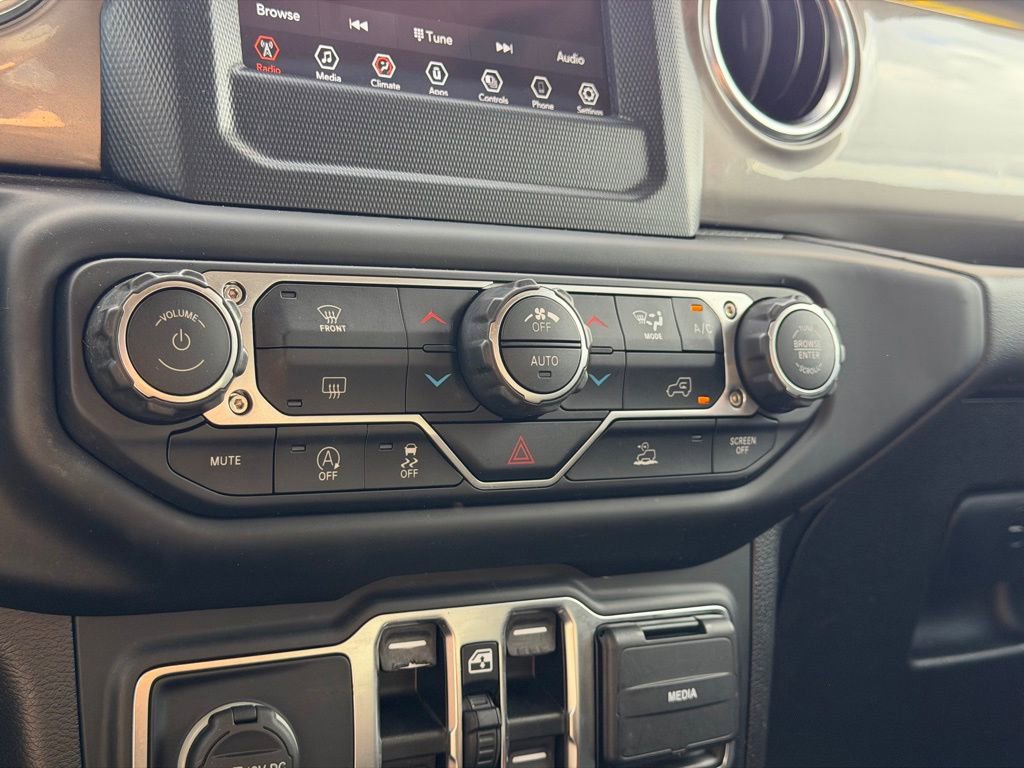 Used 2021 Jeep Wrangler Unlimited Sahara image 32