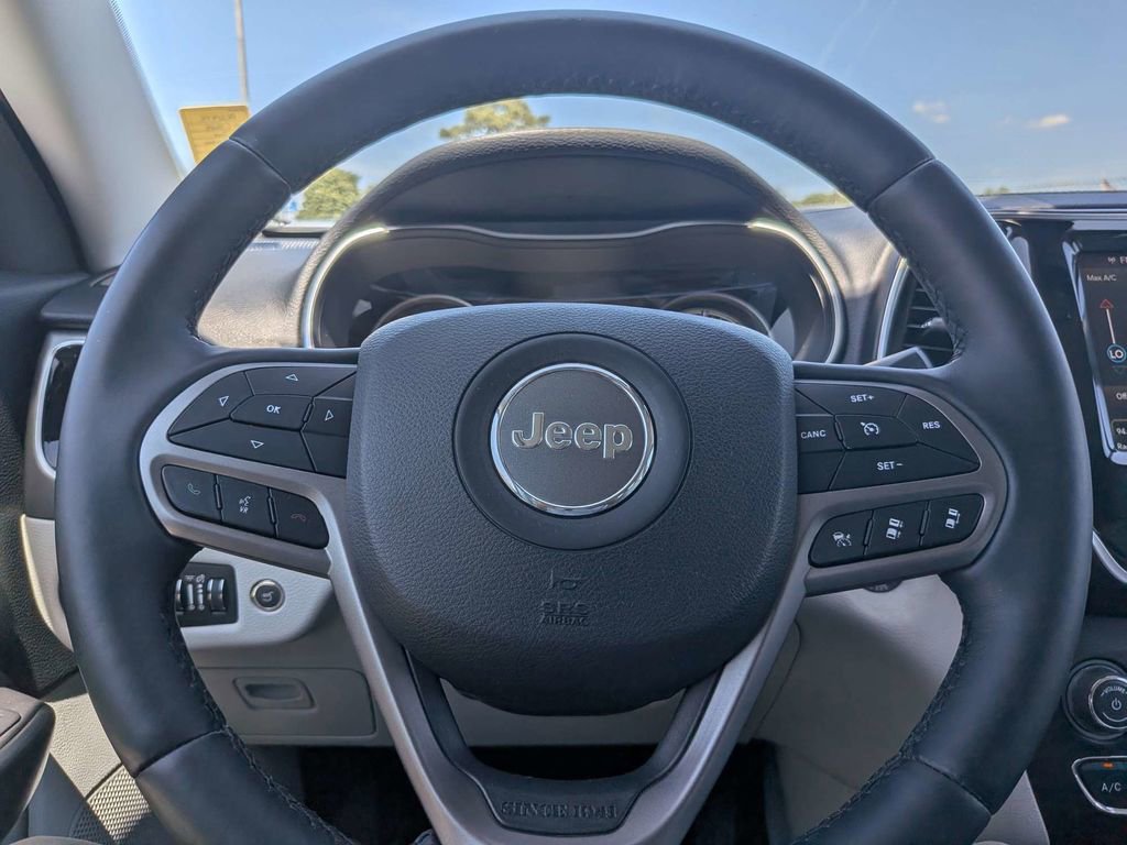 Used 2019 Nissan Kicks SR w/ Exterior Package image 28