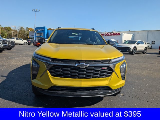 Used 2025 Chevrolet Trax RS w/ Driver Confidence Package FWD image 2